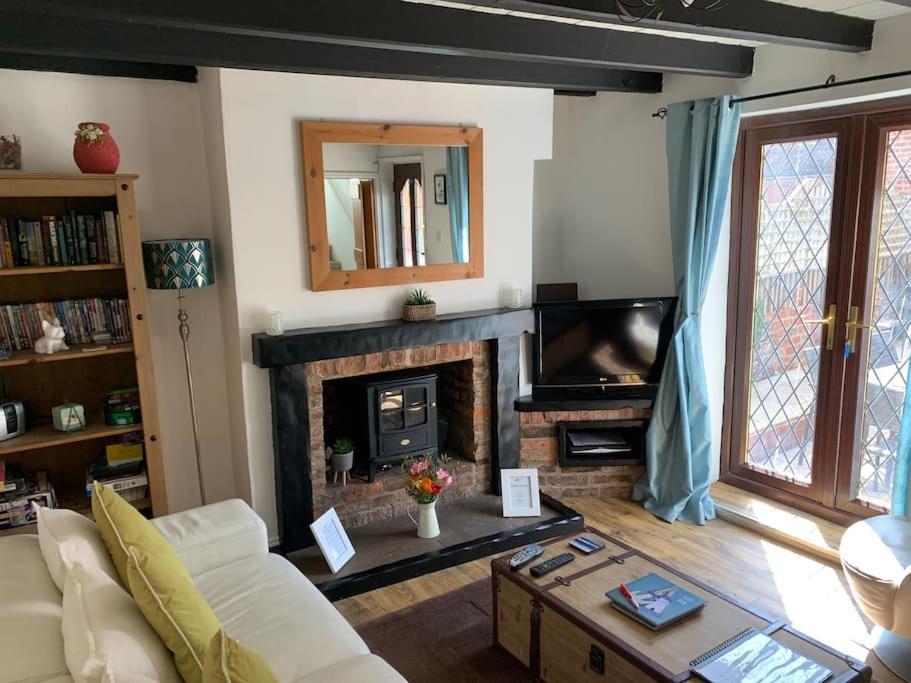 Award Winning Pet Friendly Paddock Cottage Whitby Exterior foto