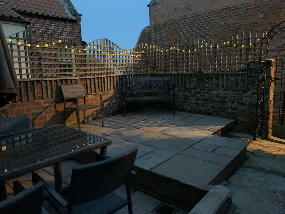 Award Winning Pet Friendly Paddock Cottage Whitby Exterior foto